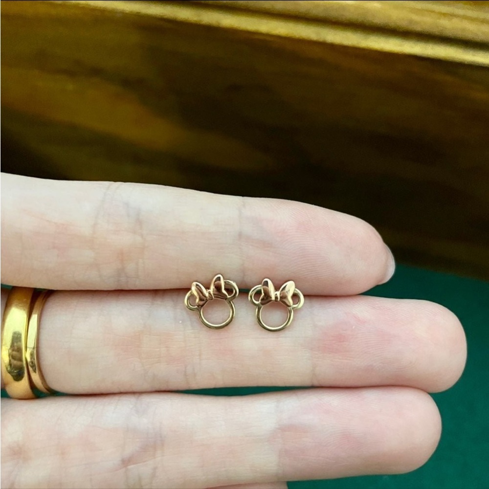 NWOB Disney Minnie 14k solid gold stud earrings